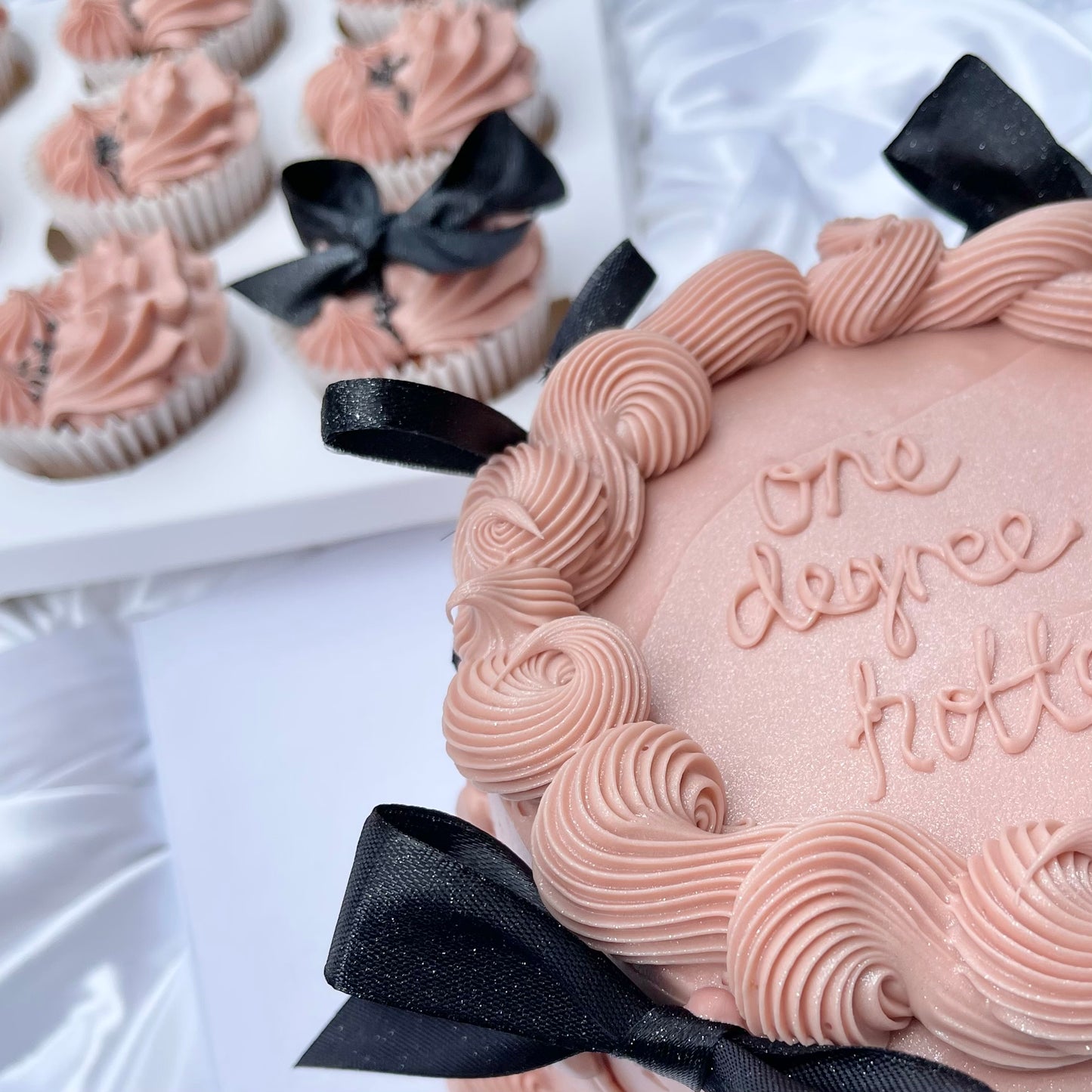 Graduation Cake & 12 Cupcake Gift Set