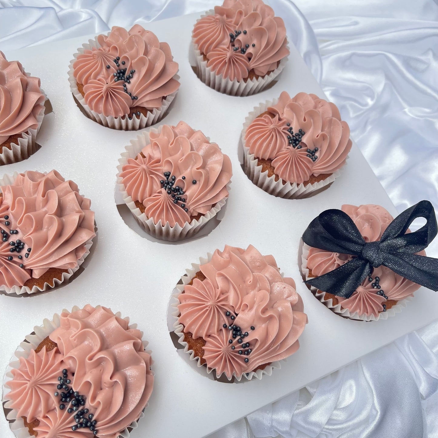 Graduation Cake & 12 Cupcake Gift Set