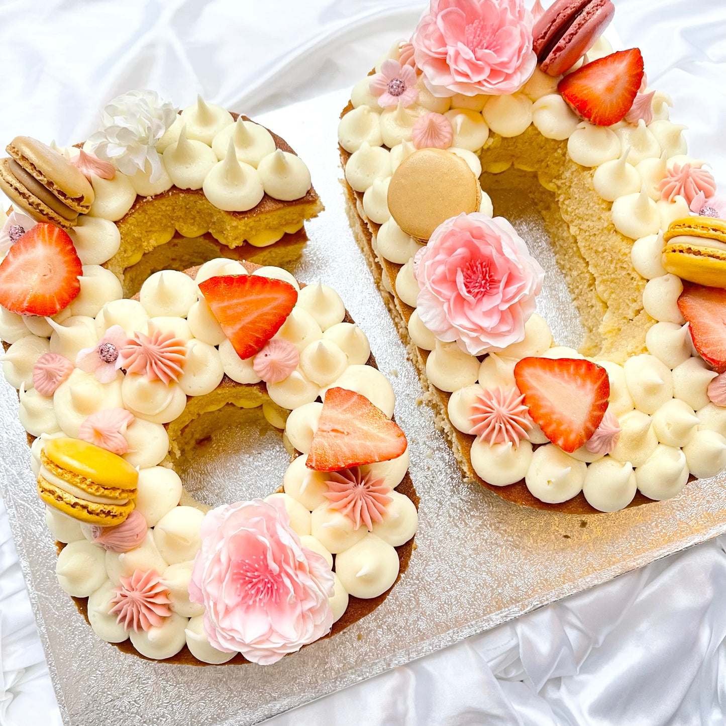 Vanilla Naked Double Number Cakes