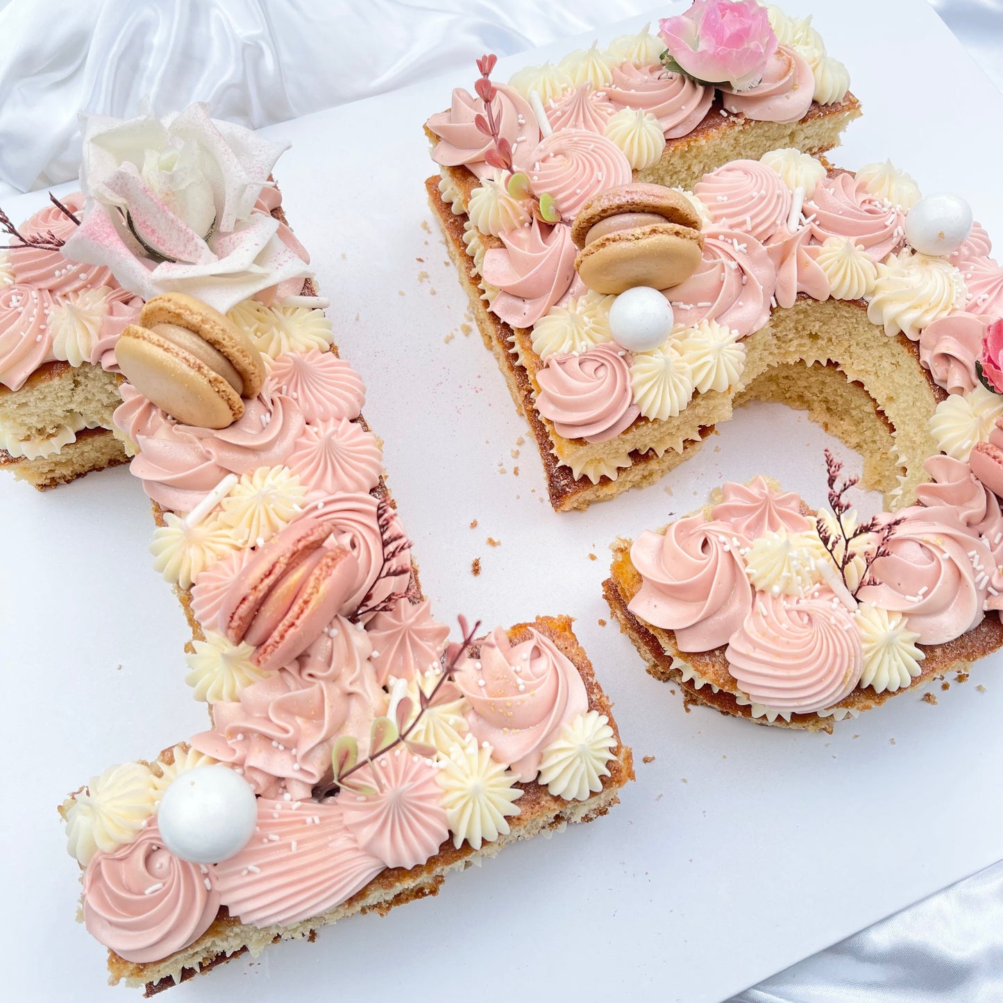 Vanilla Naked Double Number Cakes