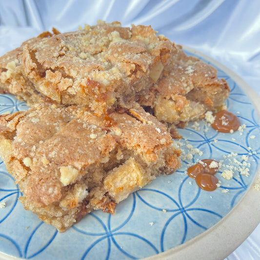 Apple Crumble Cinnamon Blondie
