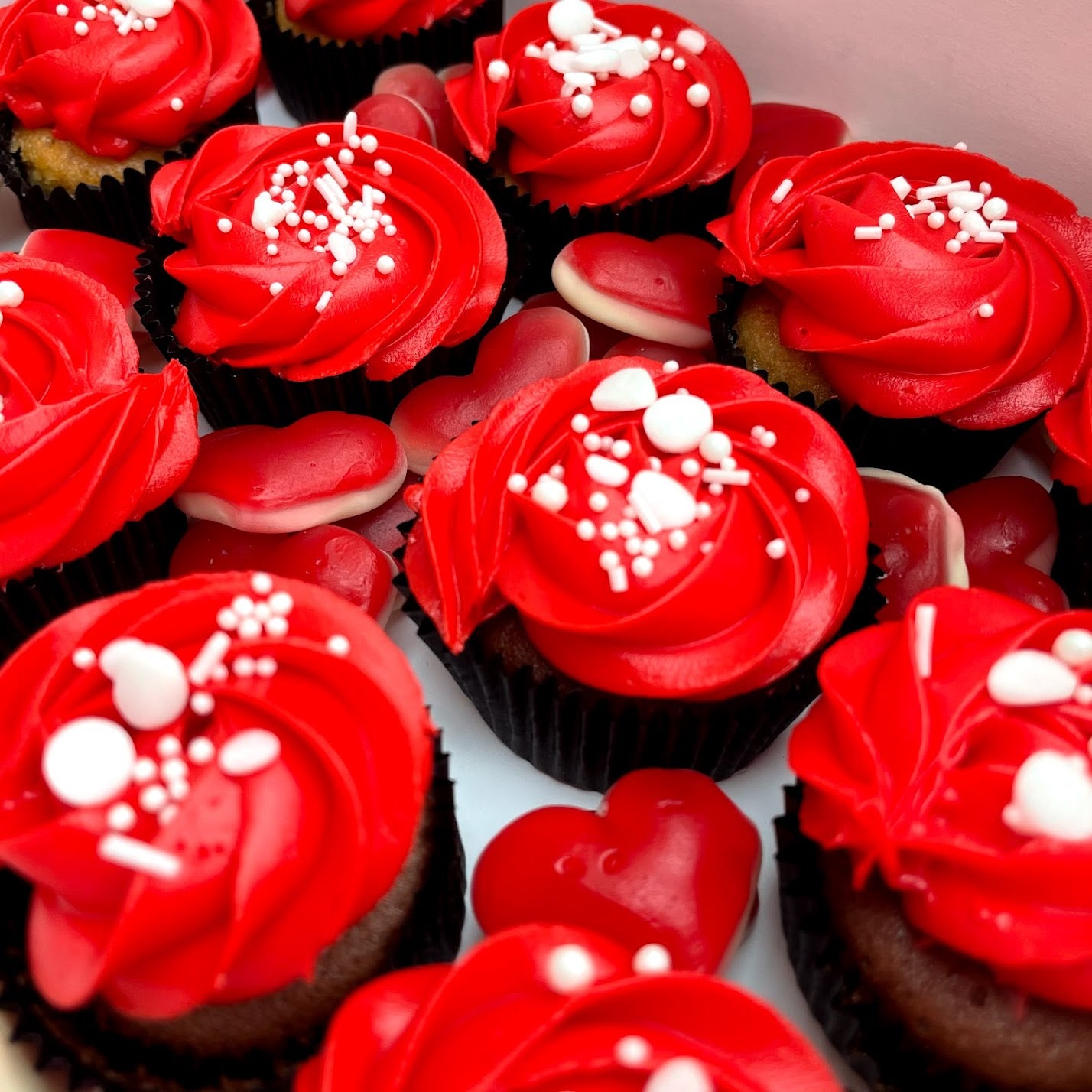 Red valentine mini cupcakes