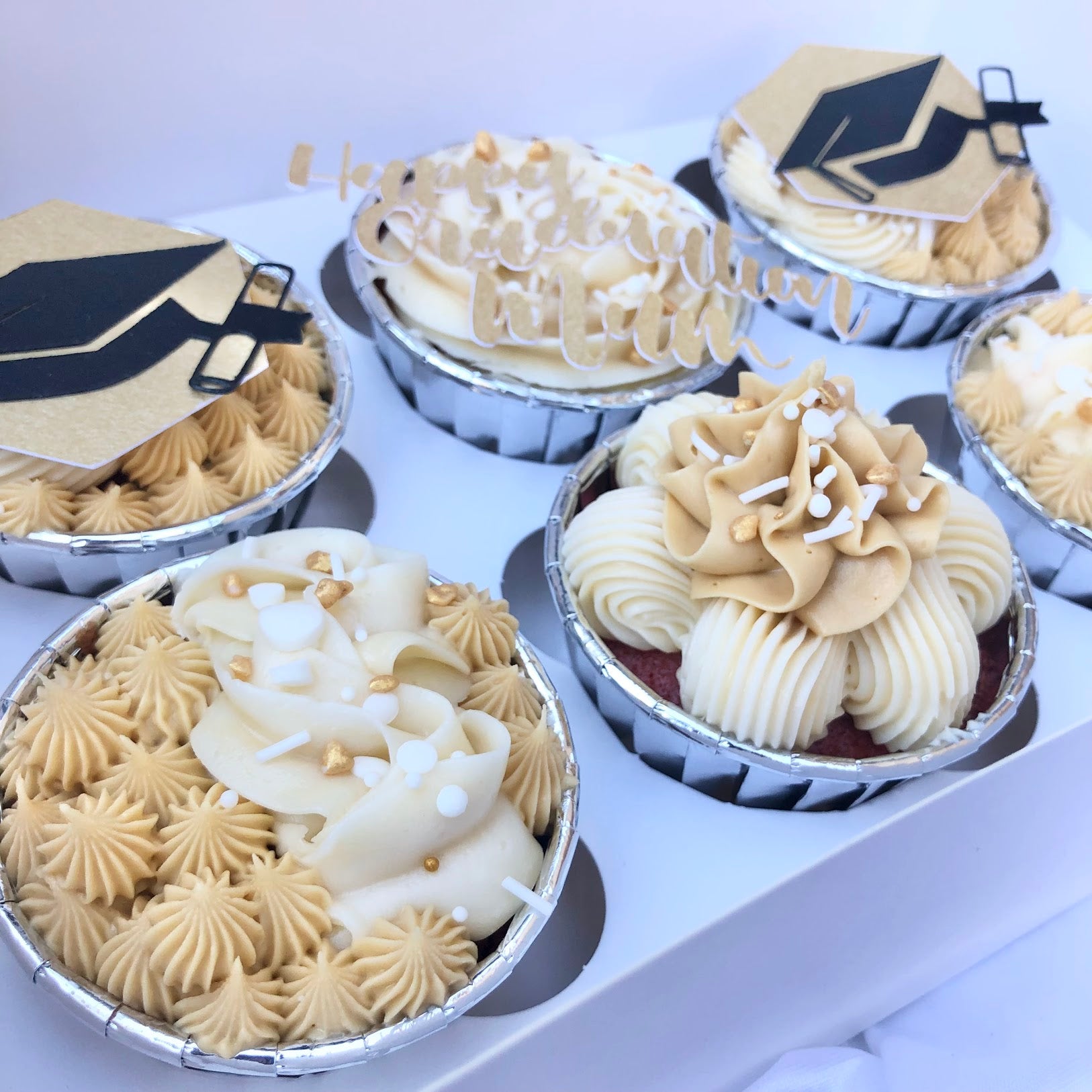 graduation cupcakes