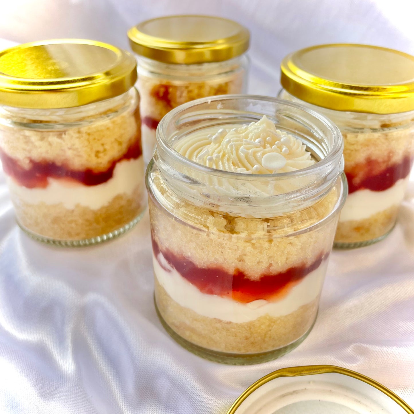 Victoria sponge cake jar