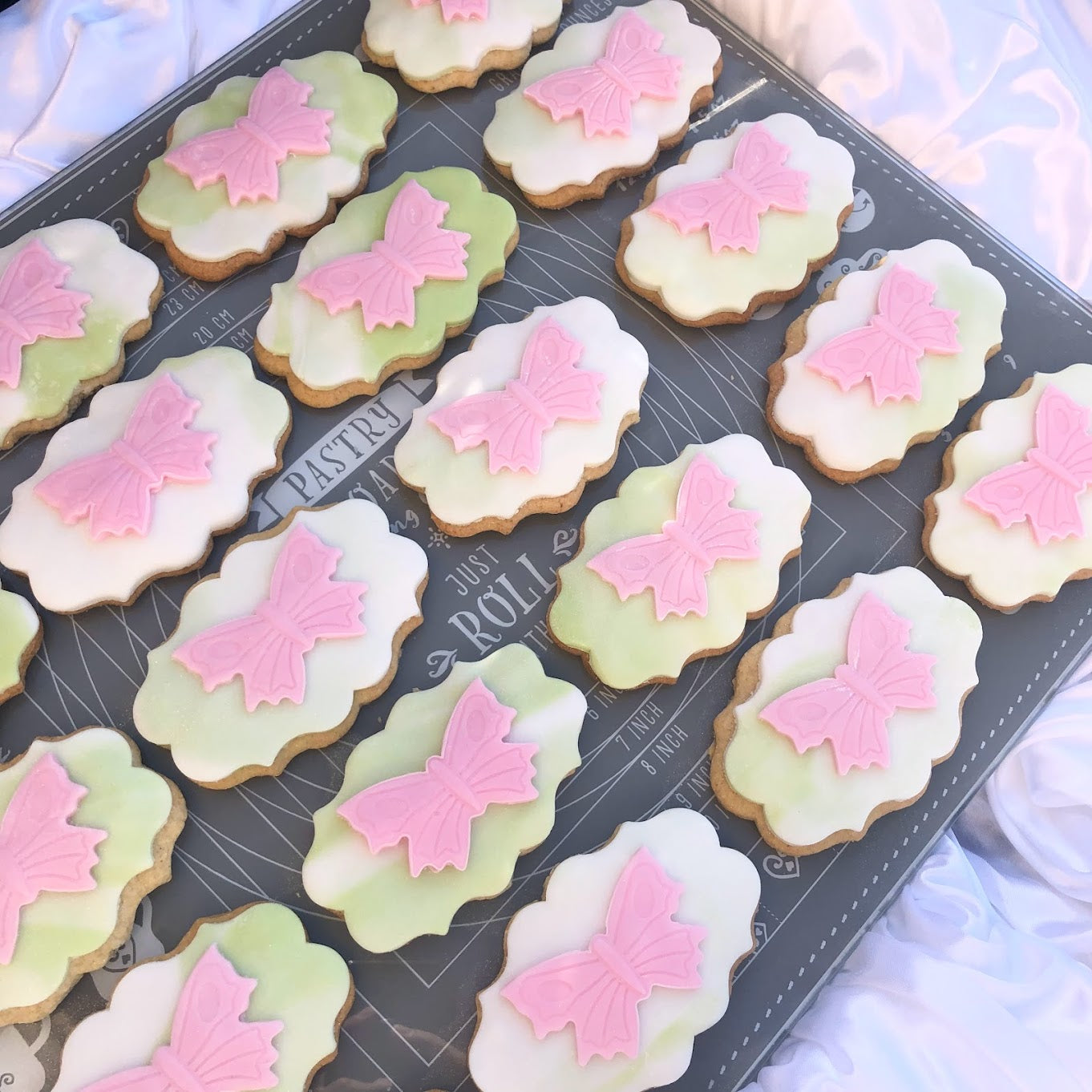 Butterfly Box of 20 Biscuits